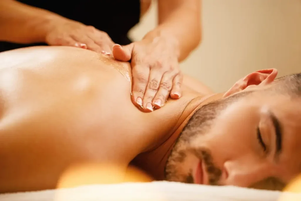 Agadir Massage – therapeutic oil massage on man's back